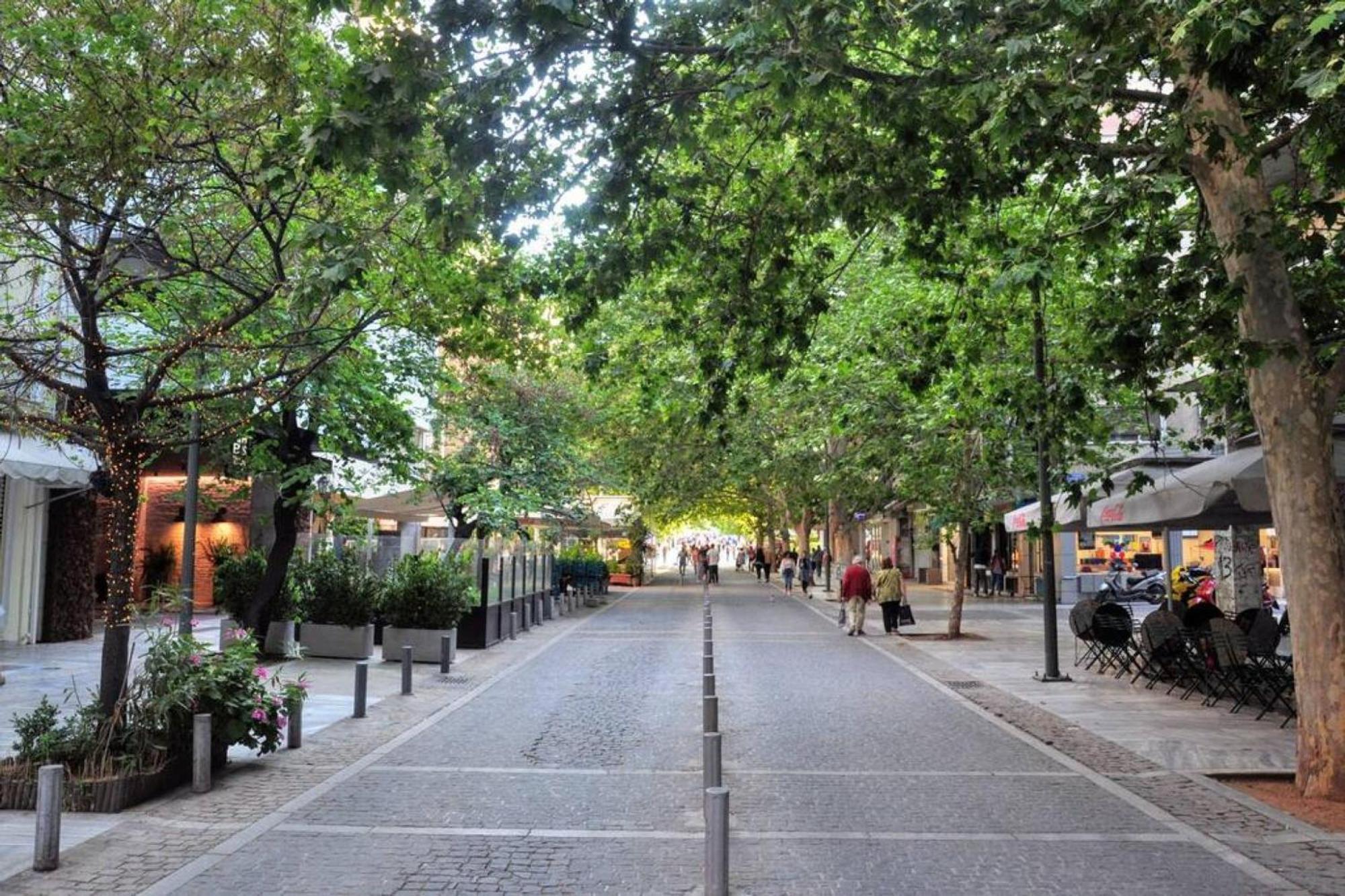 Lovely In Plaka